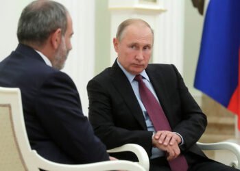 Putin Paşinyanla telefon danışığı aparıb