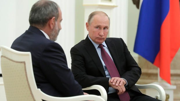 Putin Paşinyanla telefon danışığı aparıb