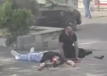 Bakıda kişi arvadını küçədə güllələyib öldürdü – VİDEO -YENİLƏNDİ