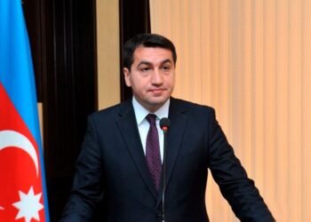 Hikmət Hacıyev Prezident İlham Əliyev və Avropa Komissiyasının Prezidenti Ursula von der Lyayenin fotosunu paylaşıb