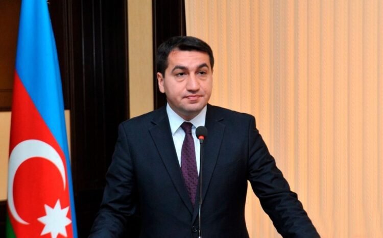Hikmət Hacıyev Prezident İlham Əliyev və Avropa Komissiyasının Prezidenti Ursula von der Lyayenin fotosunu paylaşıb