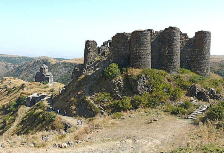 Qərbi Azərbaycanın ən möhtəşəm qalalarından biri – Alagöz qalası