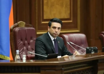 Alen Simonyan istefa verdi