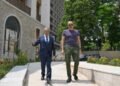 İlham Əliyev Şuşanın Qarabağ küçəsində dövlət-özəl tərəfdaşlığı çərçivəsində həyata keçirilmiş işlərlə tanış olub