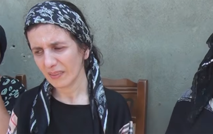 “Atasına deyir ki, meyitini gətirin, əlimi sürtüm” – Gözdən əlil ananın fəryadı – Video