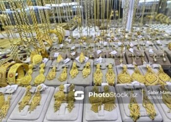 Dayı bacısı qızının evindən qızıl oğurladı