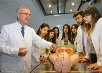 Türkiyədə çalışan azərbaycanlı həkimlərə ZƏRBƏ – Pulları KƏSİLİR