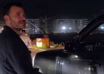 Emin sürücüyə kömək etdi, sonra irad bildirdi – VİDEO