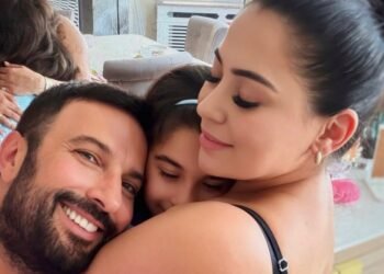 Tarkan xanımı və qızı ilə – Foto