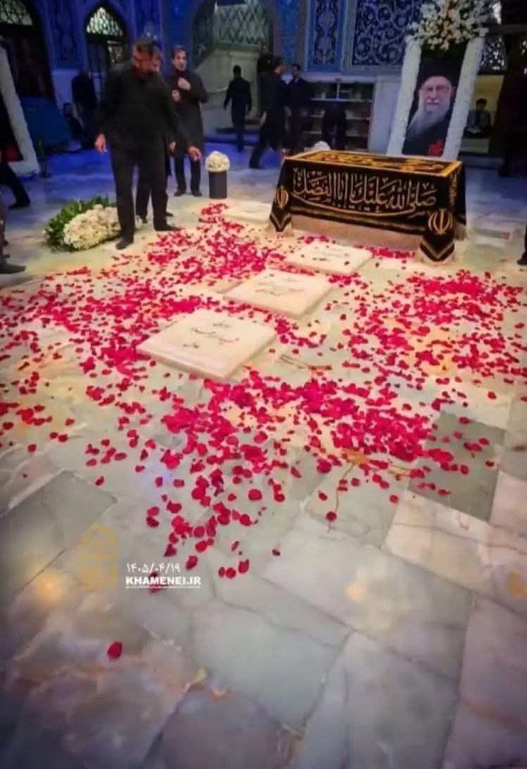 Xameneinin dəfn olunduğu yerin ilk fotosu yayılıb