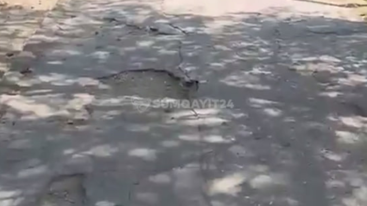 Sumqayıtda yararsız vəziyyətdə olan səkilərdən ŞİKAYƏT