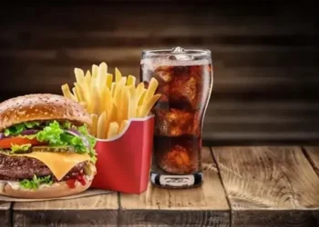 Hamburger və Coca-Cola sevənlərin diqqətinə