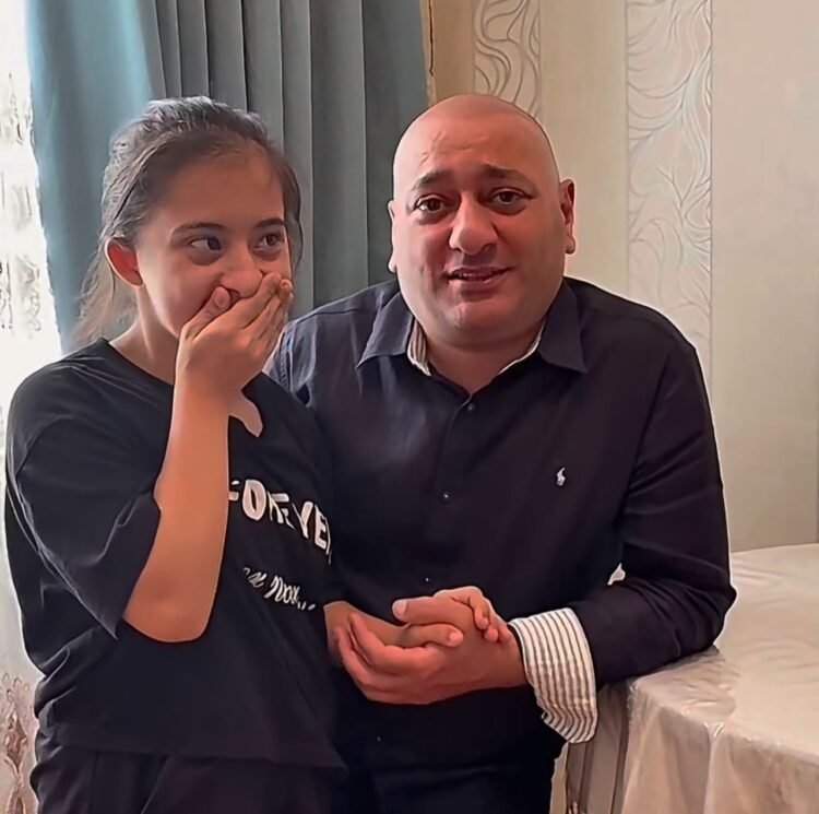 Aktyor parodiya etdiyi autizmli uşağı ZİYARƏT ETDİ