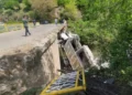 Yük avtomobili çaya aşdı, ölən var