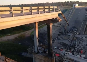 Ukrayna iki şəhəri birləşdirən körpünü MƏHV ETDİ