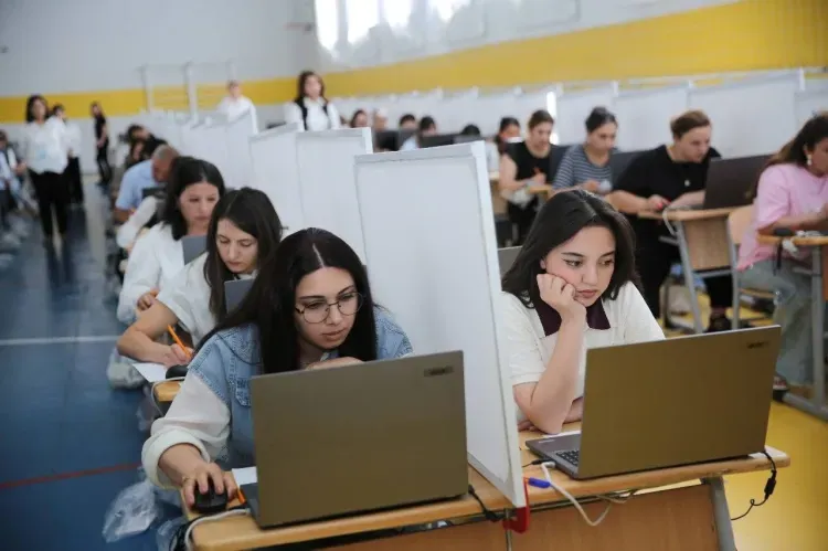İlk dəfə sertifikatlaşdırmaya cəlb olunan fənlər üzrə nəticələr AÇIQLANDI