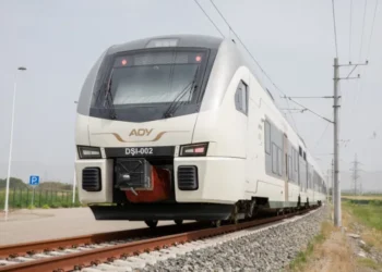 Bakı-Tbilisi qatarı da yolda QALDI