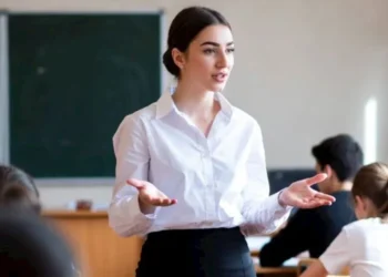 Müəllimlərin geyimi necə olacaq? – RƏSMİ AÇIQLAMA