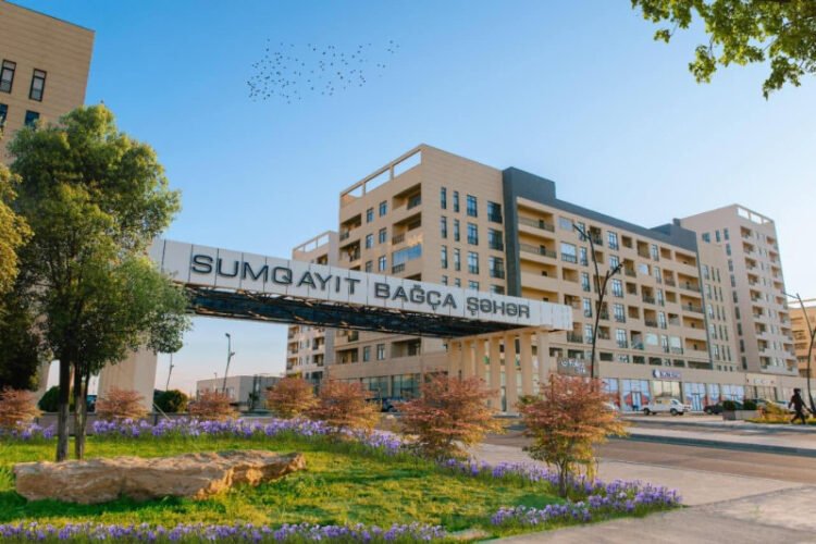“3 ildir susuzuq” – Sumqayıt sakinləri “Bağça Şəhər”i ittiham edir – VİDEO