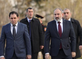 Paşinyan müdafiə nazirini danlayıb
