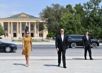 Prezident və xanımı Heydər Əliyev abidəsini ziyarət etdi — FOTO