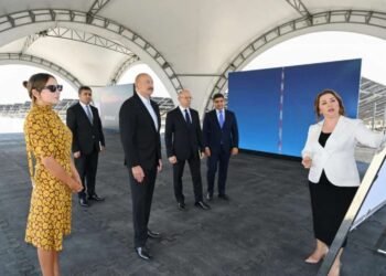 Dövlət başçısı “Şəms 1” və “Qərbi Üfüq” stansiyalarında görülən işlərlə tanış olub — FOTO