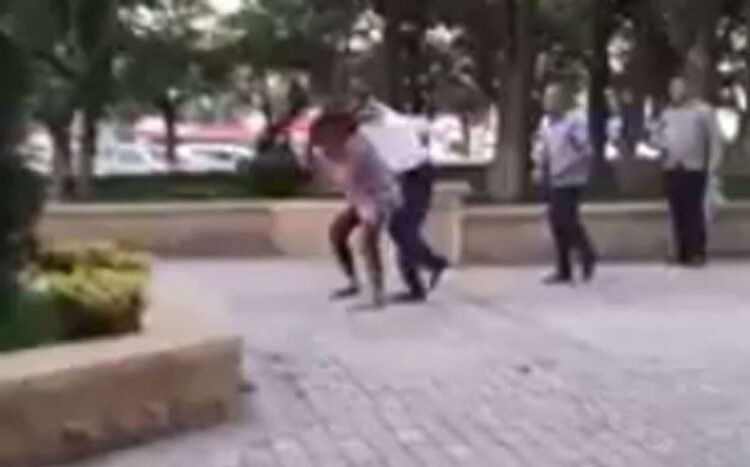 Bakıda parkda yeniyetmə qız DÖYÜLDÜ – Burnu qırıldı!