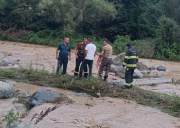 Tovuzda çay daşdı: 2 nəfər xilas edildi