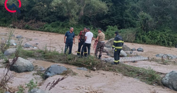 Tovuzda çay daşdı: 2 nəfər xilas edildi