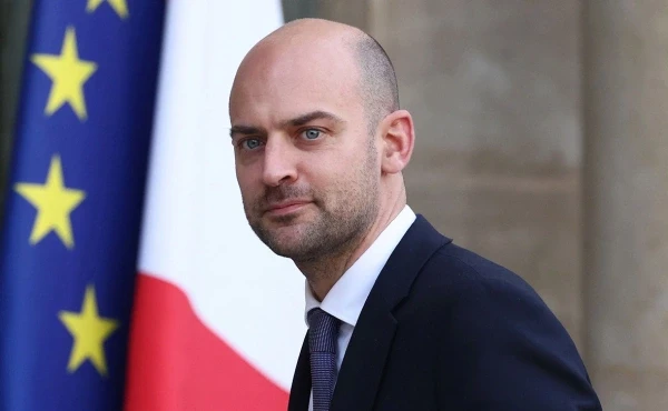Fransa iki İran diplomatını ölkədən çıxardı