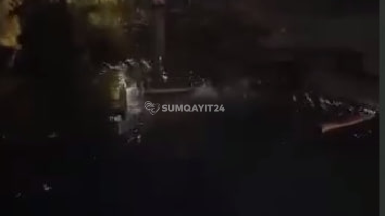 Sumqayıtın mərkəzində DƏHŞƏTLİ VƏZİYYƏT – Çirkab sular küçələrə axdı