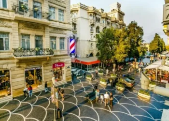 Bakıda bir neçə tanınmış məkan qapılarını bağladı