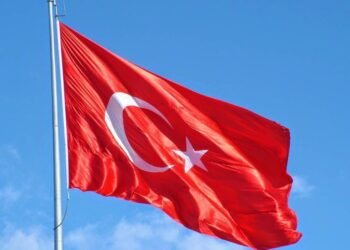 Polis qərargahının həyətinə dron düşdü – bu ölkədə