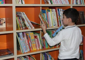 Azər Həsrət YENİ NƏSLƏ bağlı etiraz etdi: Kitab məsələsi