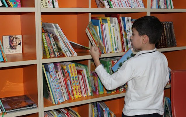 Azər Həsrət YENİ NƏSLƏ bağlı etiraz etdi: Kitab məsələsi