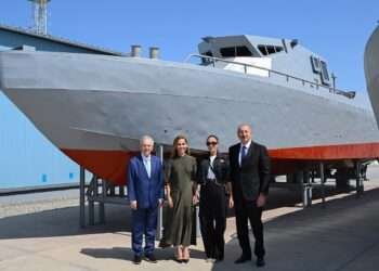 Prezidentlə xanımı Əziz Yıldırım və qızı ilə görüşdü