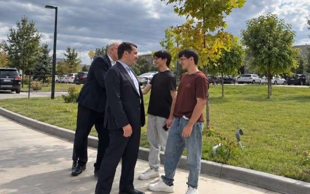 Hikmət Hacıyev 600-dən çox bal toplamış tələbələrlə söhbət etdi – VİDEO