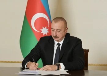 İlham Əliyev neftçiləri təltif etdi