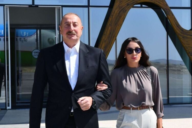 Prezident və xanımı Bakıda sərgidə…