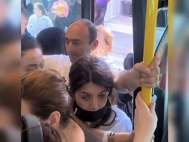 Bakıda avtobusda sərnişinlərin səbr kasası daşdı: Sürücüyə lənət oxudular – VİDEO
