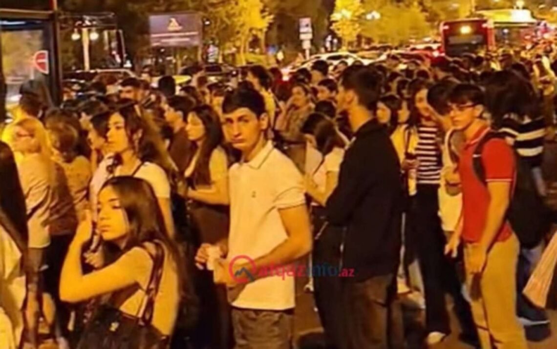 “Elmlər”də izdiham: Avtobuslar gecikdi, sıxlıq yarandı- VİDEO