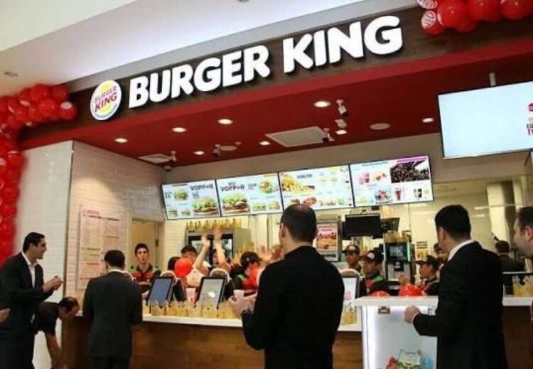 Bakıda “Burger King”də böyük QALMAQAL: 50-yə yaxın işçinin maaşı batıb – Yüzminlərlə manatlıq borc