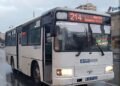 Bakıda avtobusda DAVA: Sürücü sərnişinə söydü, şüşəyə zərbələr endirdi – VİDEO