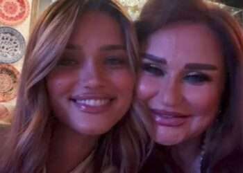 Mələkxanım Eyubova qızı ilə – Video