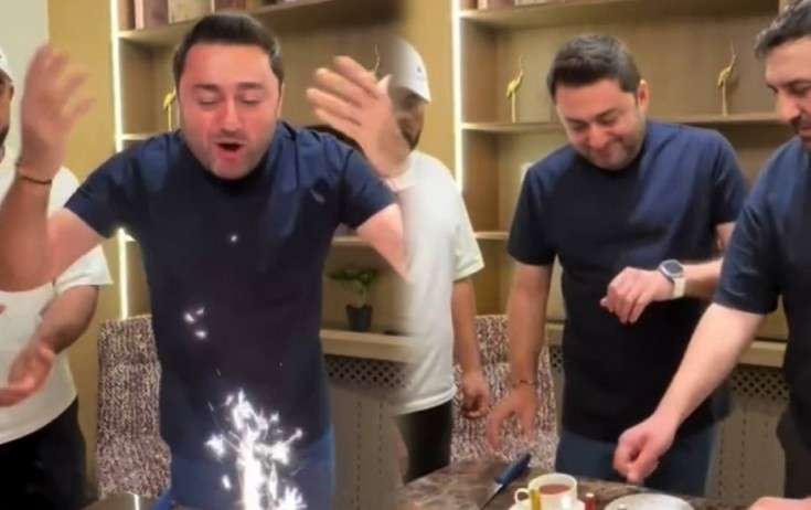 Dostlarından Müşviqə ad günü sürprizi – Video