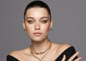 Afra Saraçoğlu hava limanında saxlanıldı