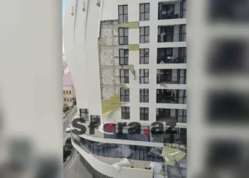 “Sabah Residence” küləyə tab gətirmədi – VİDEO