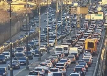 “Yol getmək işgəncəyə çevrilib” – Bakı sakinləri tıxacdan danışır