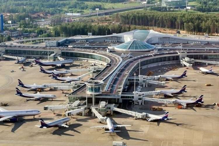 Moskva aeroportlarında uçuşlar TƏXİRƏ SALINDI