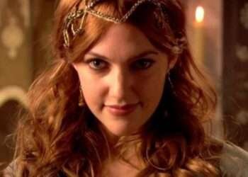 “Hürrem sultan” makiyajsız fotosunu yaydı